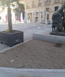 Imagen secundaria 2 - Espacio previsto para el gran árbol de Poeta Iglesias.