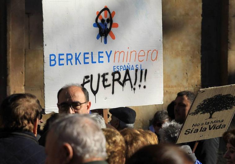Manifestación celebrada en Salamanca en el año 2017 contra la mina de uranio que la multinacional Berkeley promueve en la localidad salmantina de Retortillo.