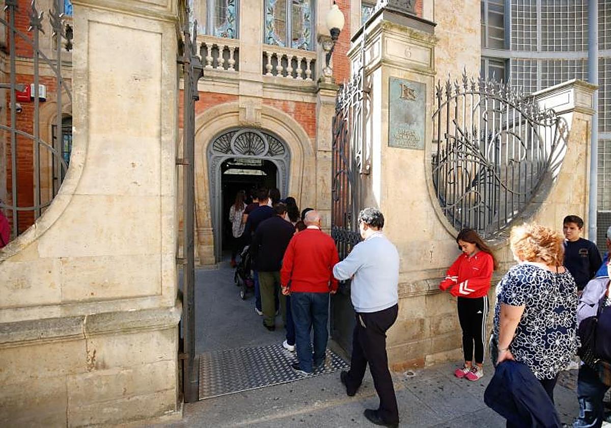 Colas para entrar en el Museo de la Casa Lis.