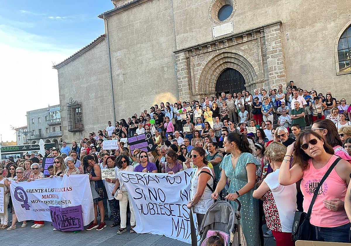 Un municipio desolado llora el asesinato machista de Rosario en Béjar