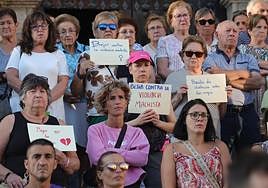La Plaza Mayor de Béjar clama contra la violencia de género