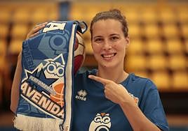Antonia Delaere, con una bufanda de Avenida tras su presentación.