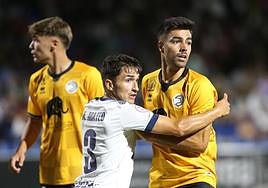 Una acción del primer partido liguero de Unionistas ante el Sestao.