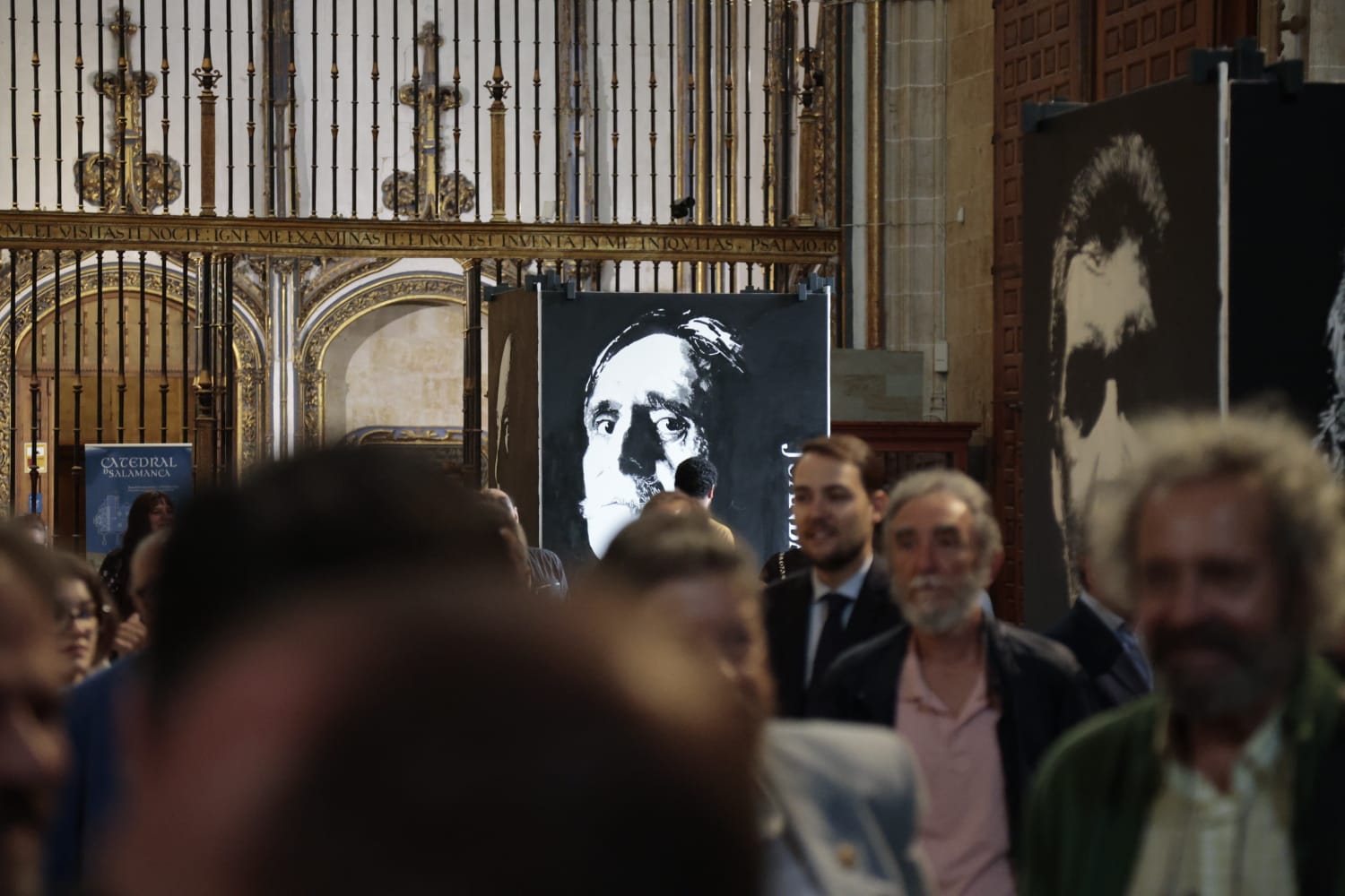 Lo cotidiano y lo divino en la exposición del retratista Ángel Luis Iglesias