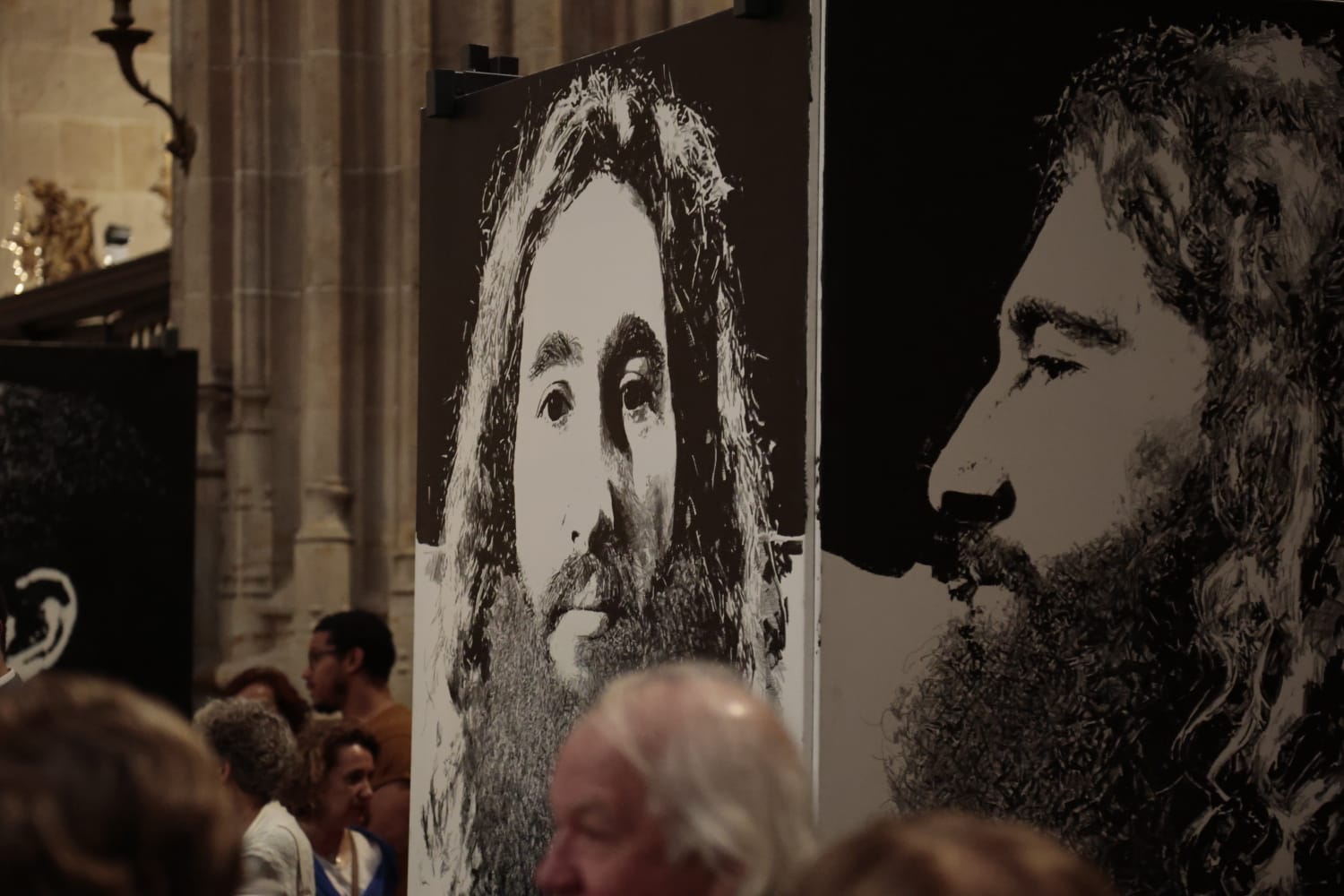 Lo cotidiano y lo divino en la exposición del retratista Ángel Luis Iglesias