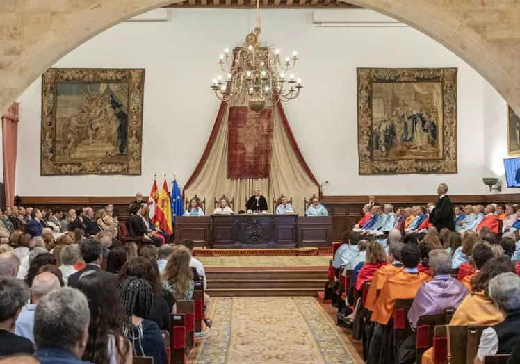 Imagen principal - Caetano Veloso recibe el título de doctor &#039;honoris causa&#039; por la Universidad de Salamanca