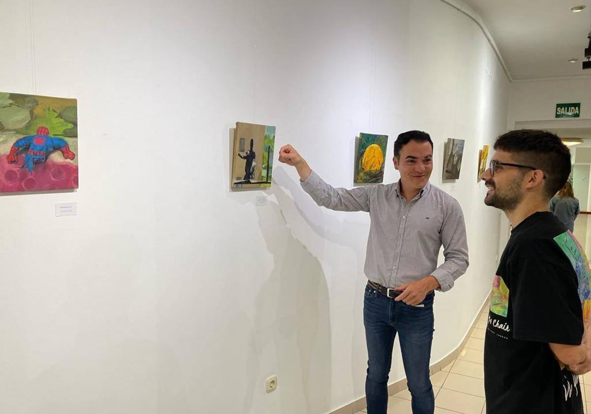 Marcos Tapia y su exposición 'Trabajo en equipo'.