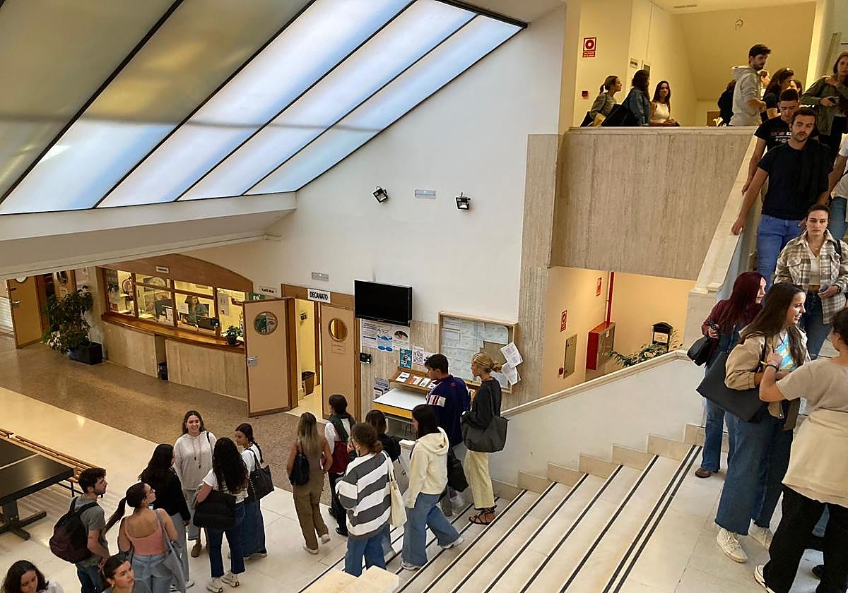 Universitarios volviendo a las facultad