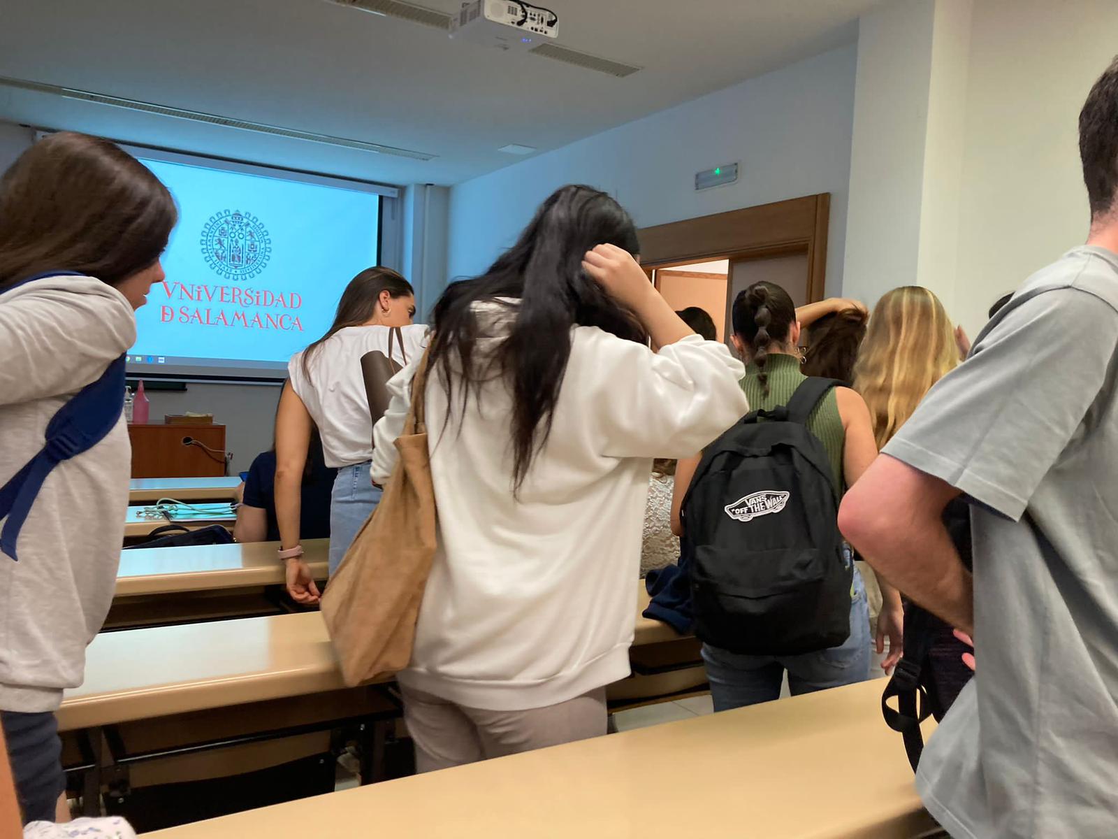 Imagen principal - La USAL da el pistoletazo de salida a la vuelta a clase