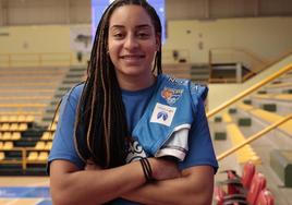 Bria Hartley posa en Würzburg con la elástica de Avenida.
