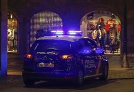 Detenida una pareja por intentar arrancar un collar del cuello a una mujer