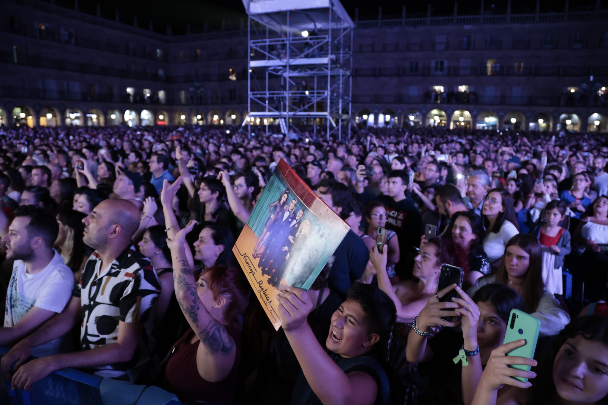 Vaquerizo y sus Nancys Rubias deslumbran en la Plaza Mayor