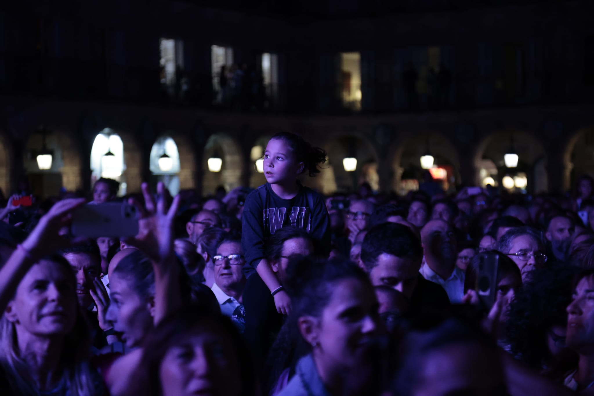 Vaquerizo y sus Nancys Rubias deslumbran en la Plaza Mayor