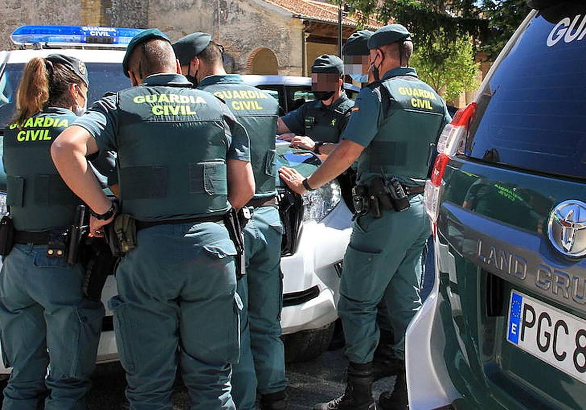 Agentes de la Guardia Civil en una imagen de archivo.