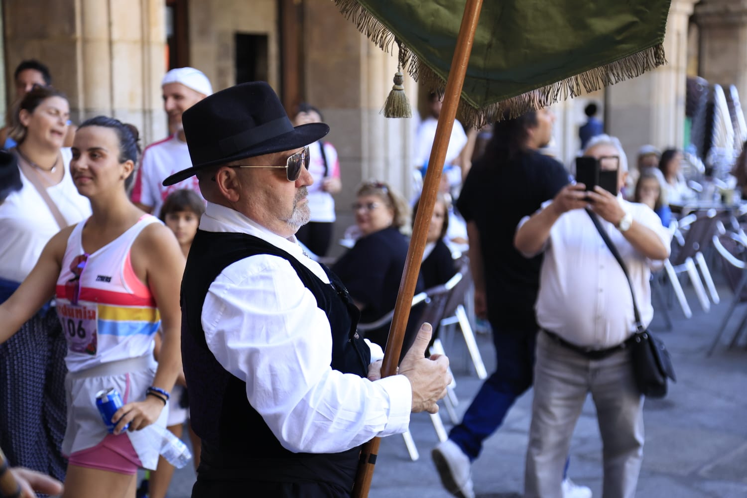 Ajetreado Día del Tamborilero en la Plaza Mayor