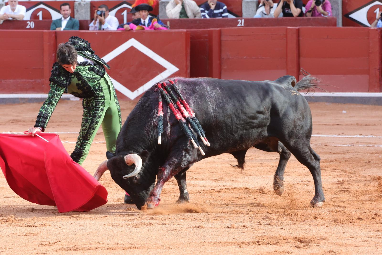 Segunda de abono de la feria con otra puerta grande