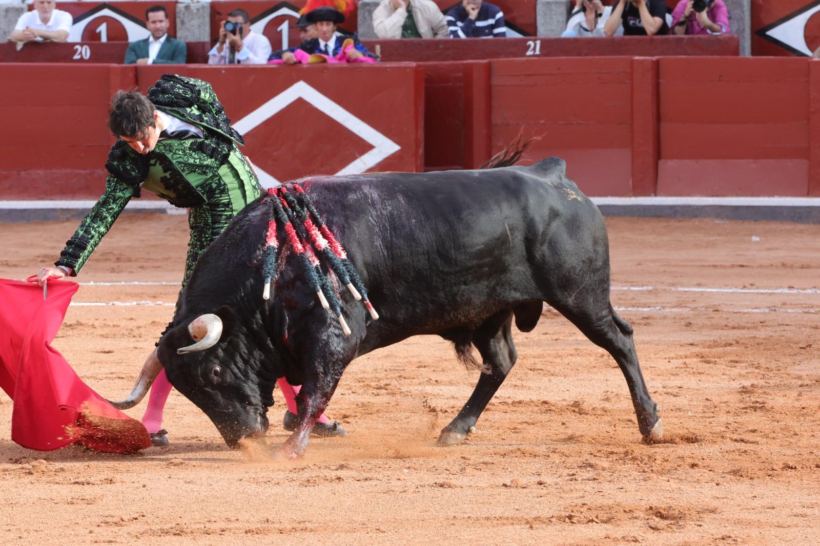 Segunda de abono de la feria con otra puerta grande