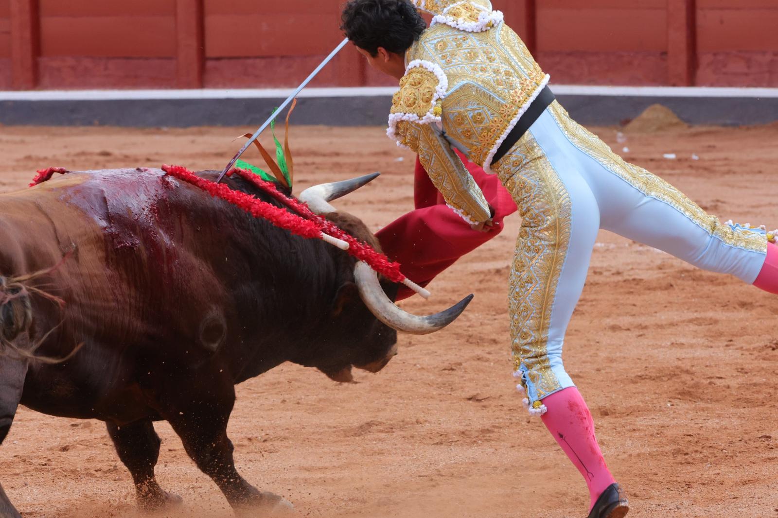 Segunda de abono de la feria con otra puerta grande