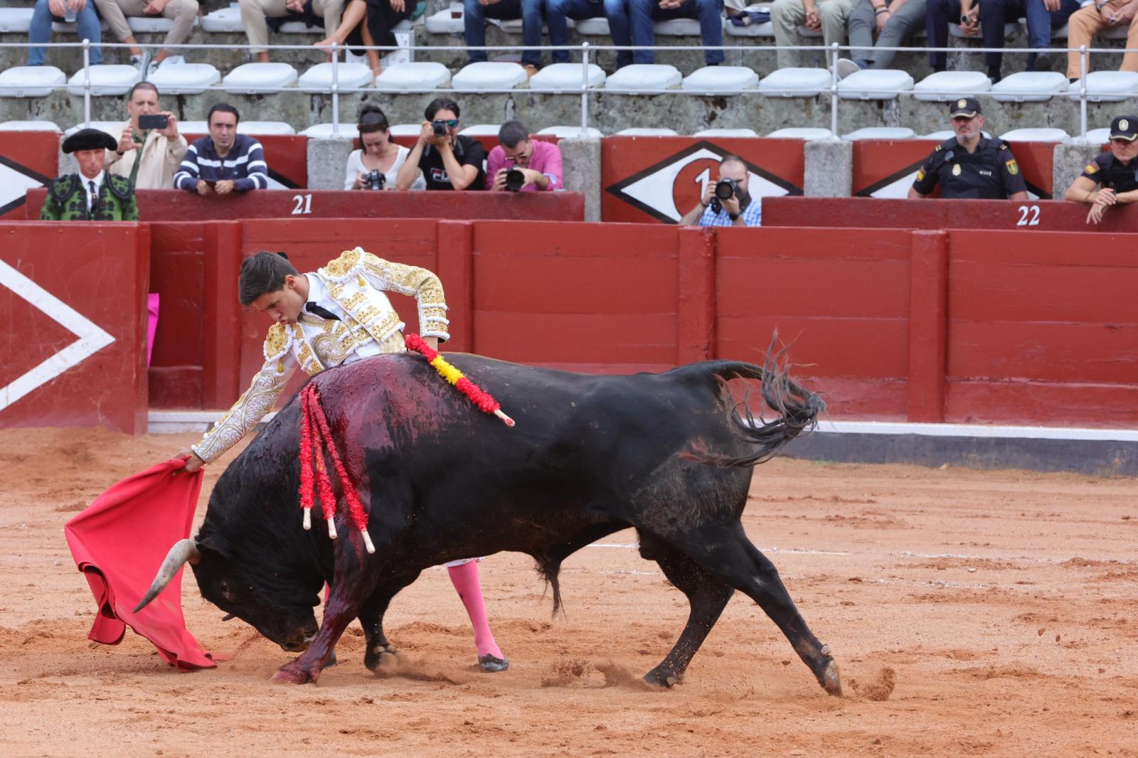 Segunda de abono de la feria con otra puerta grande