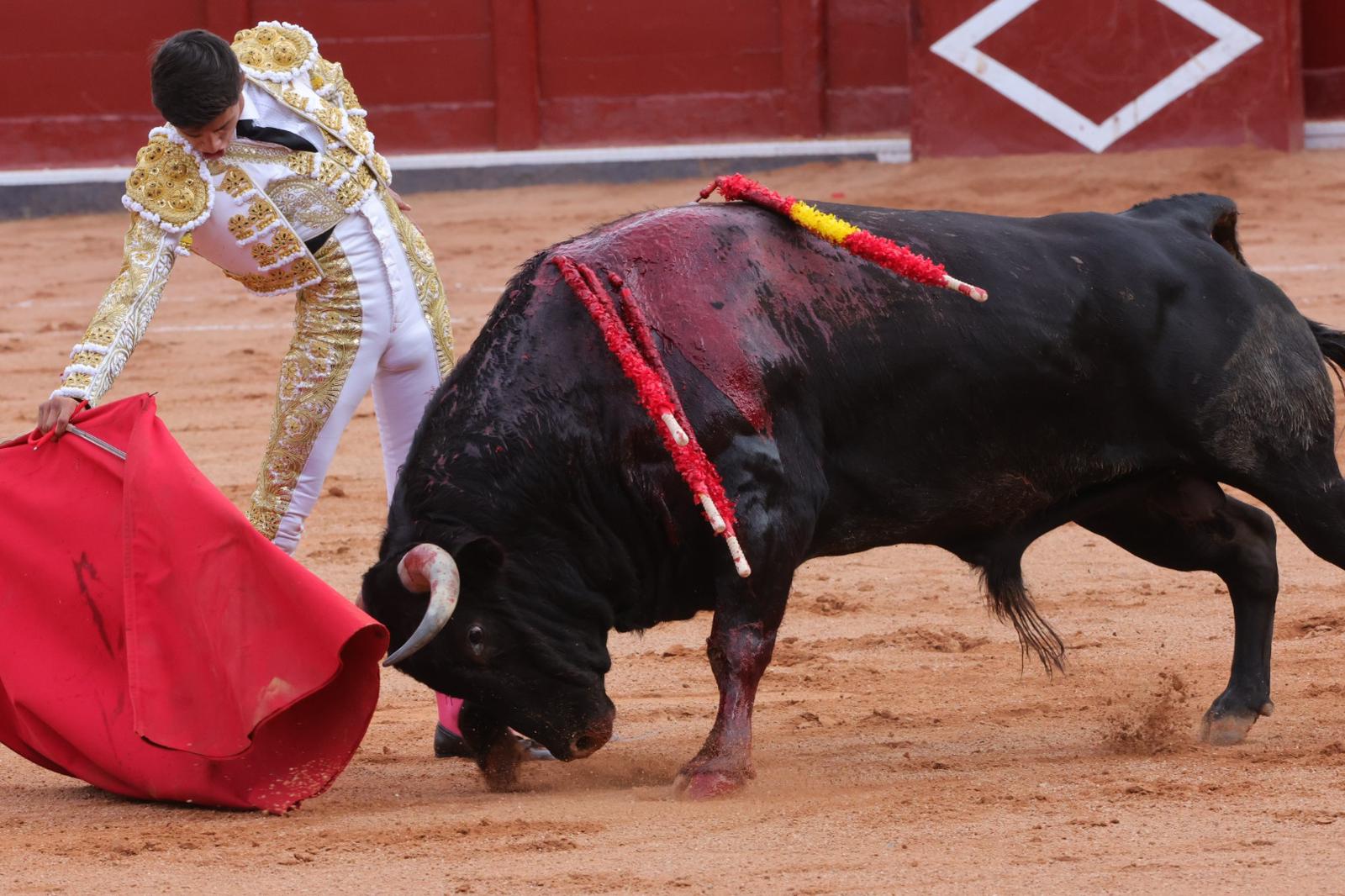 Segunda de abono de la feria con otra puerta grande