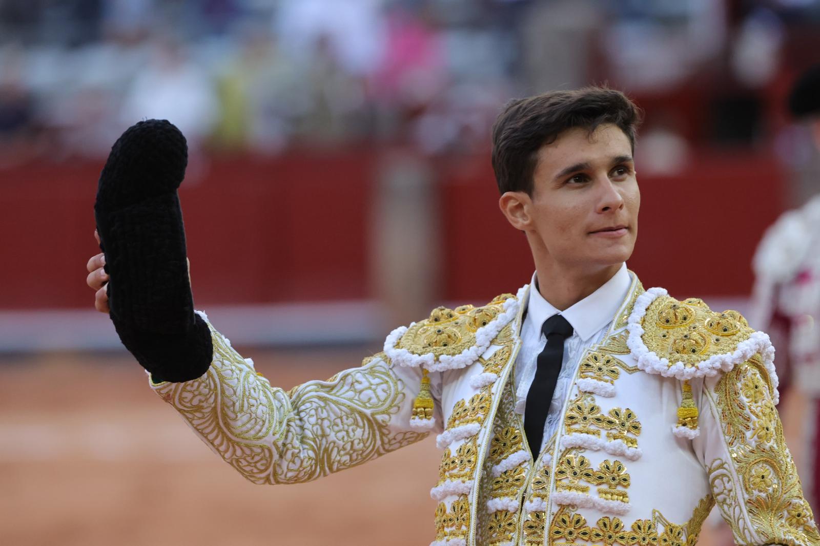 Segunda de abono de la feria con otra puerta grande