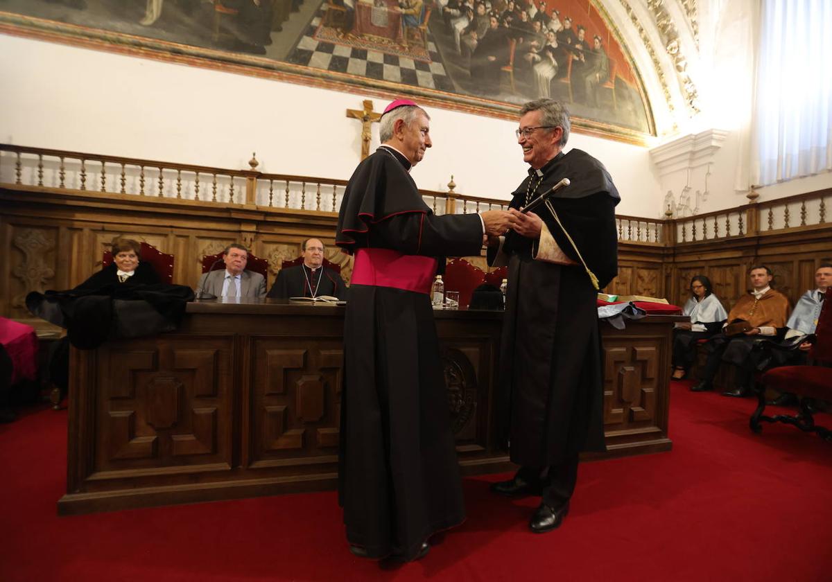 Santiago García-Jalón toma posesión como rector de la UPSA