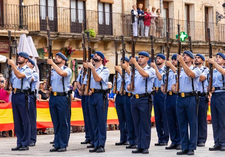 De Arapiles a Ciudad Rodrigo, la Guardia Real sigue deleitando por Salamanca