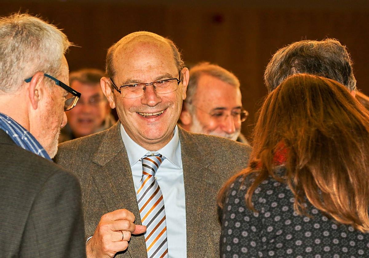 José Miguel López Novoa.