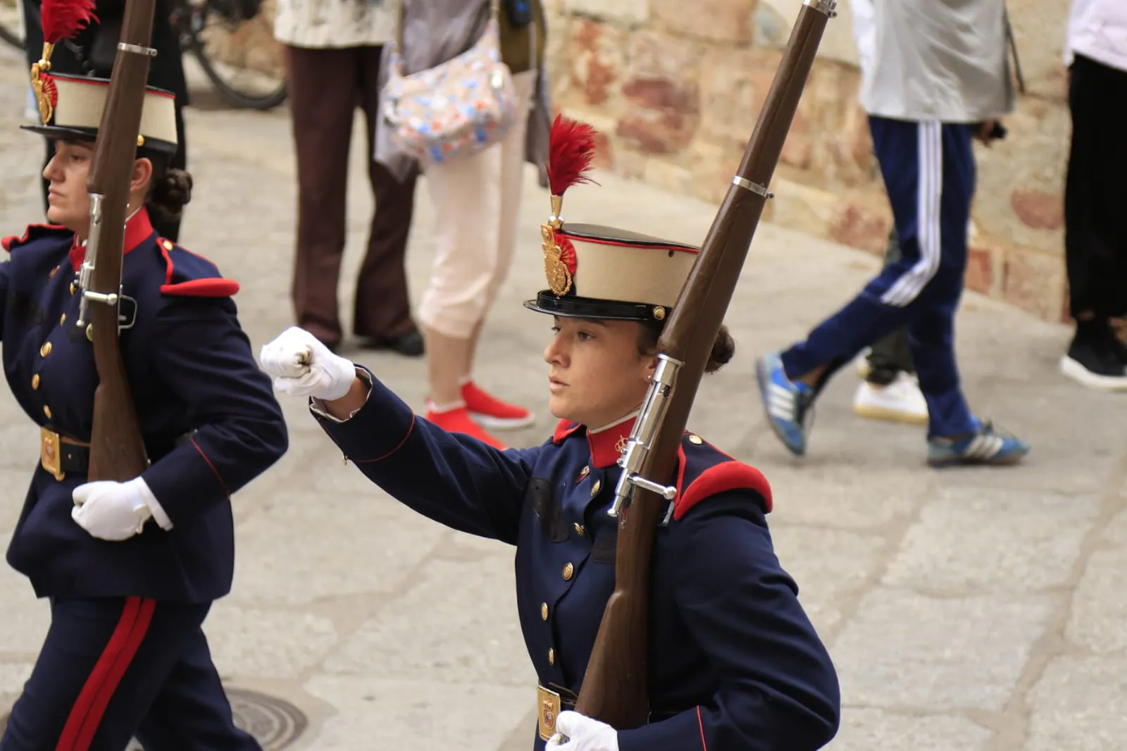 La Guardia Real desfila por Salamanca y rinde homenaje a la Virgen