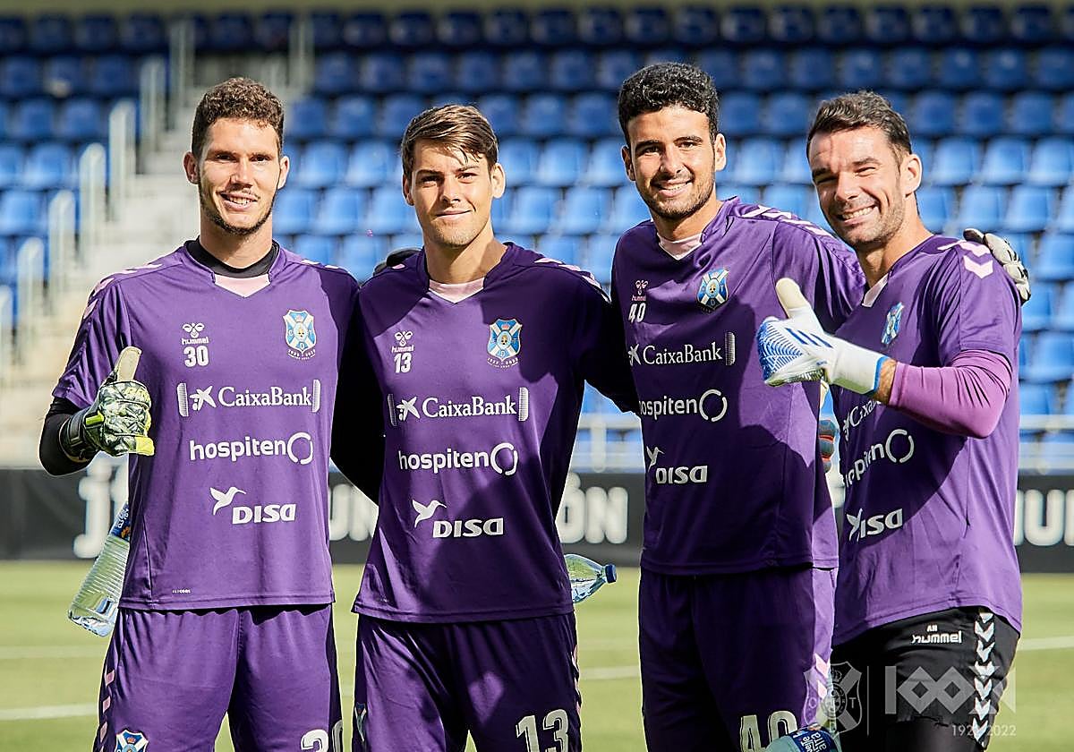 Martín Cascajo, segundo por la derecha, en un entrenamiento del Tenerife.