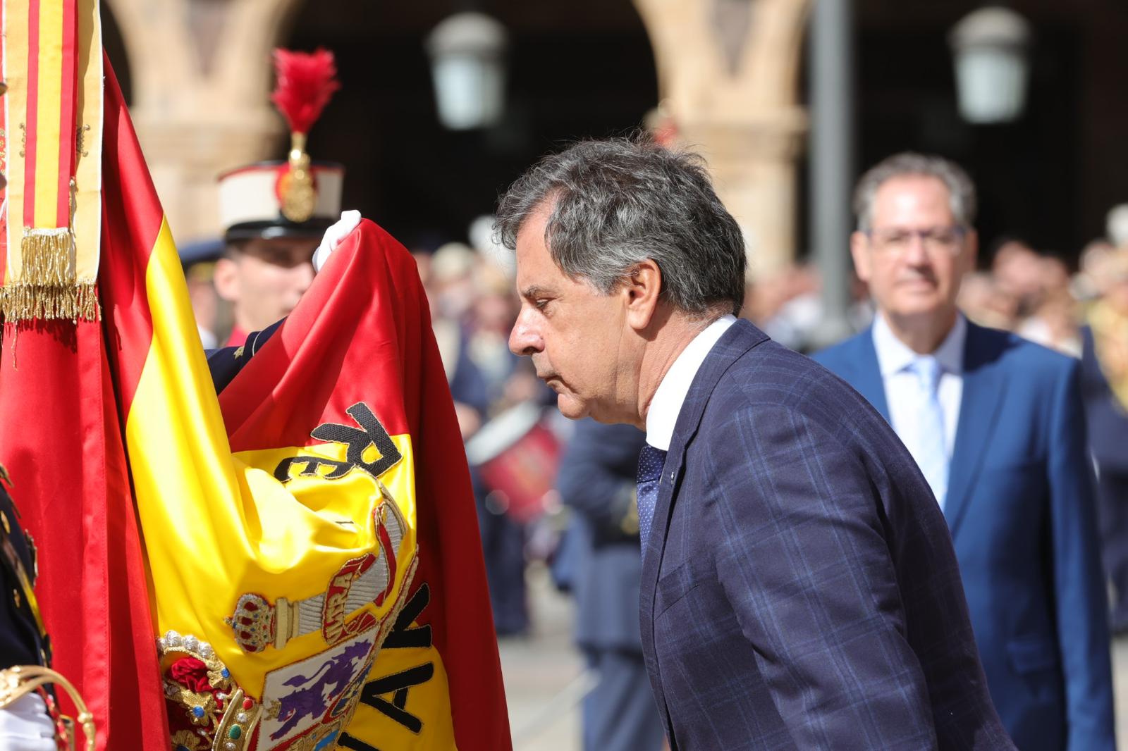 Solemne jura de bandera en la Plaza Mayor de Salamanca con la Guardia Real