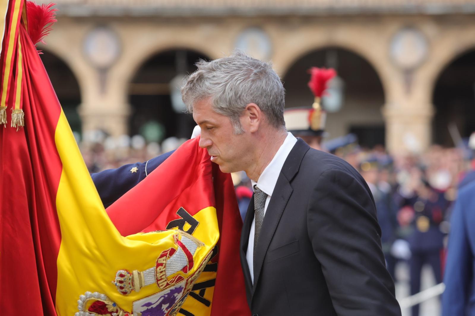 Solemne jura de bandera en la Plaza Mayor de Salamanca con la Guardia Real