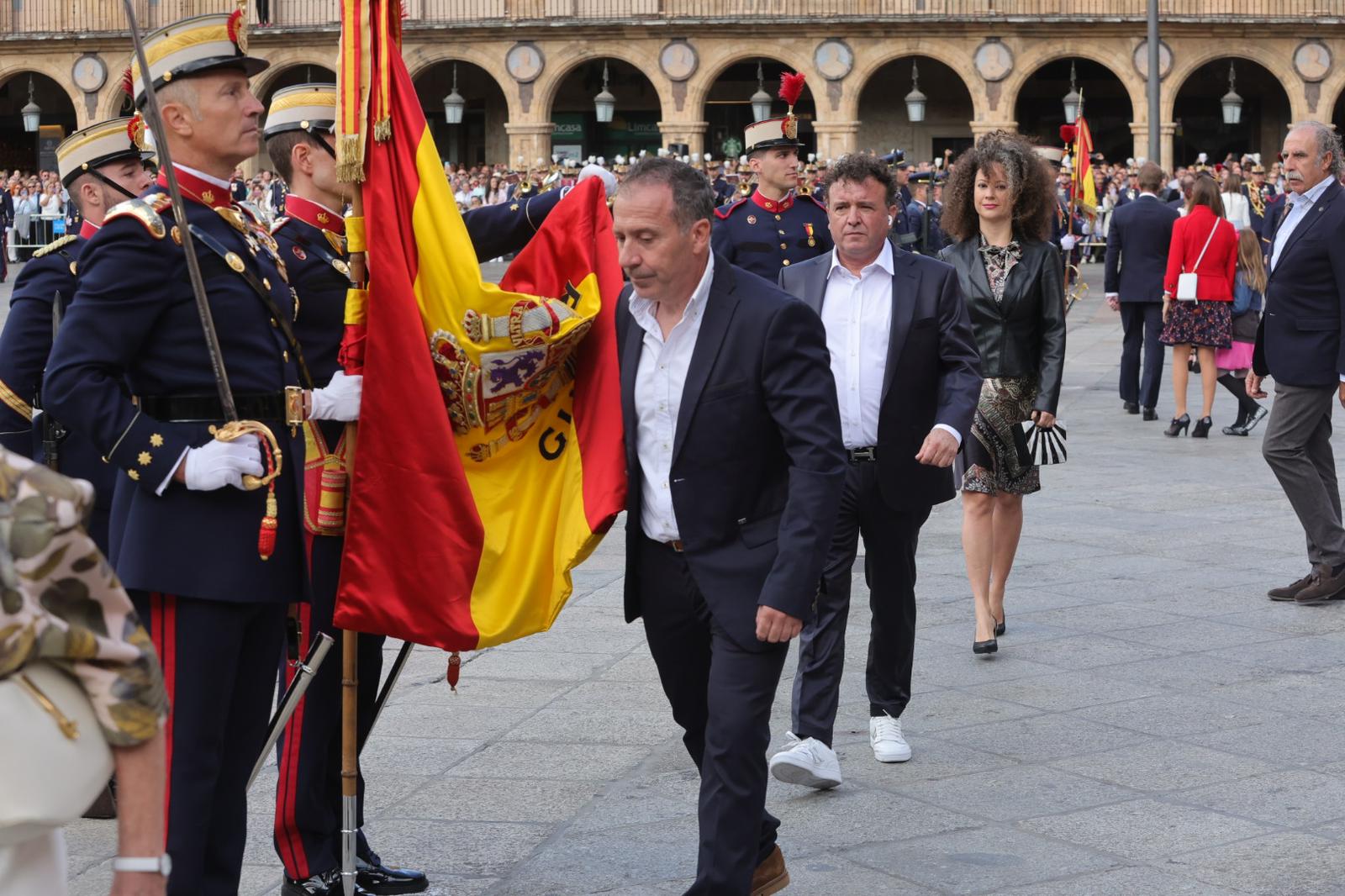 Solemne jura de bandera en la Plaza Mayor de Salamanca con la Guardia Real
