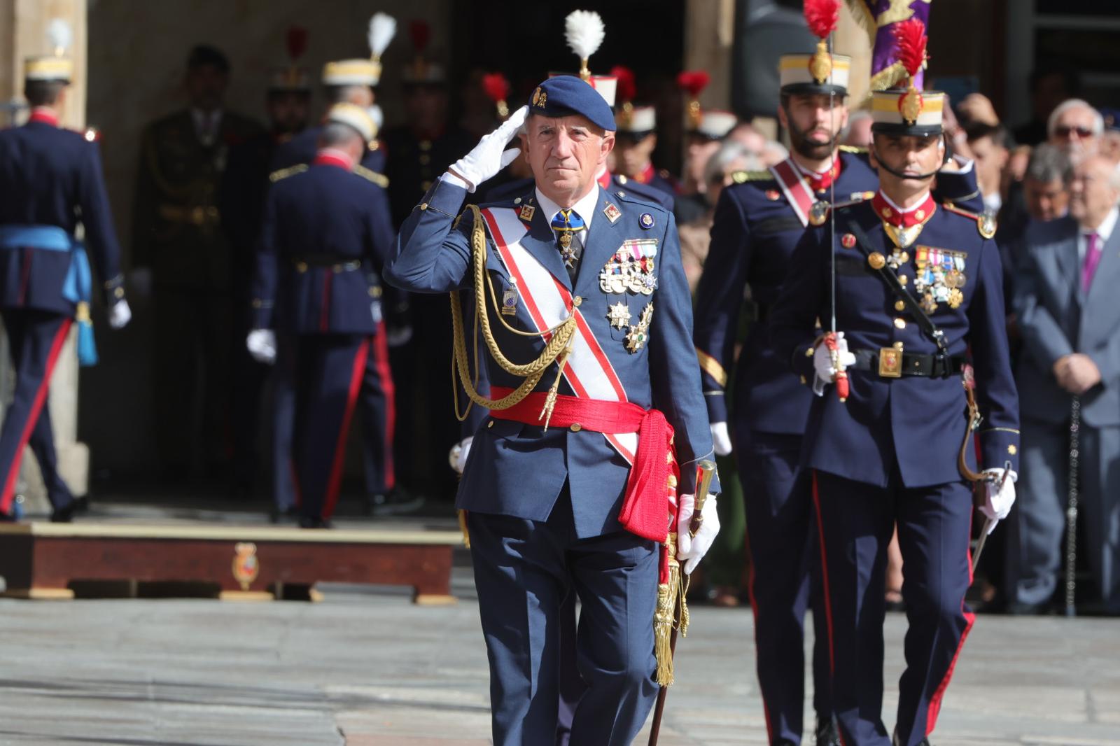 Solemne jura de bandera en la Plaza Mayor de Salamanca con la Guardia Real