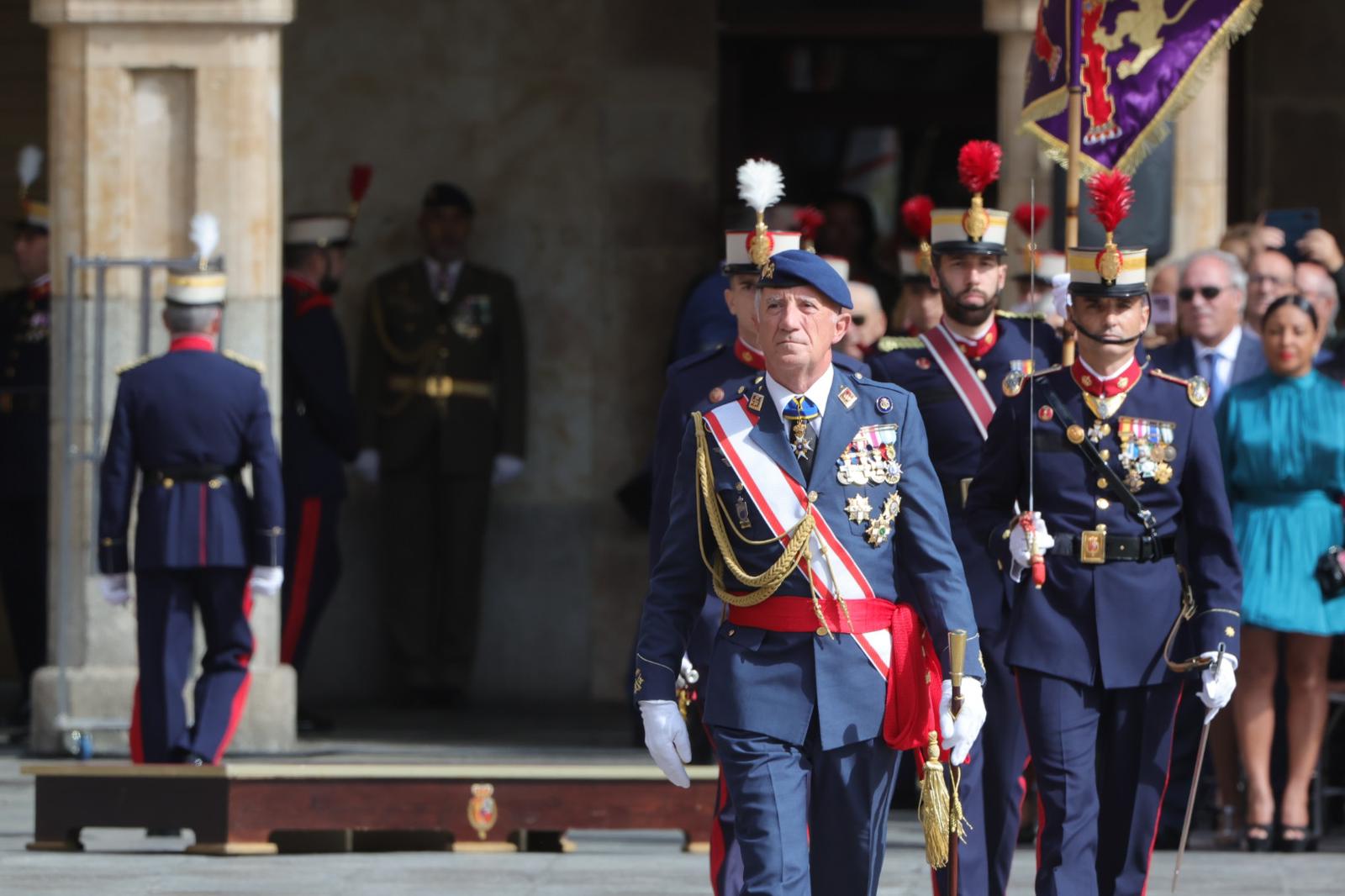 Solemne jura de bandera en la Plaza Mayor de Salamanca con la Guardia Real