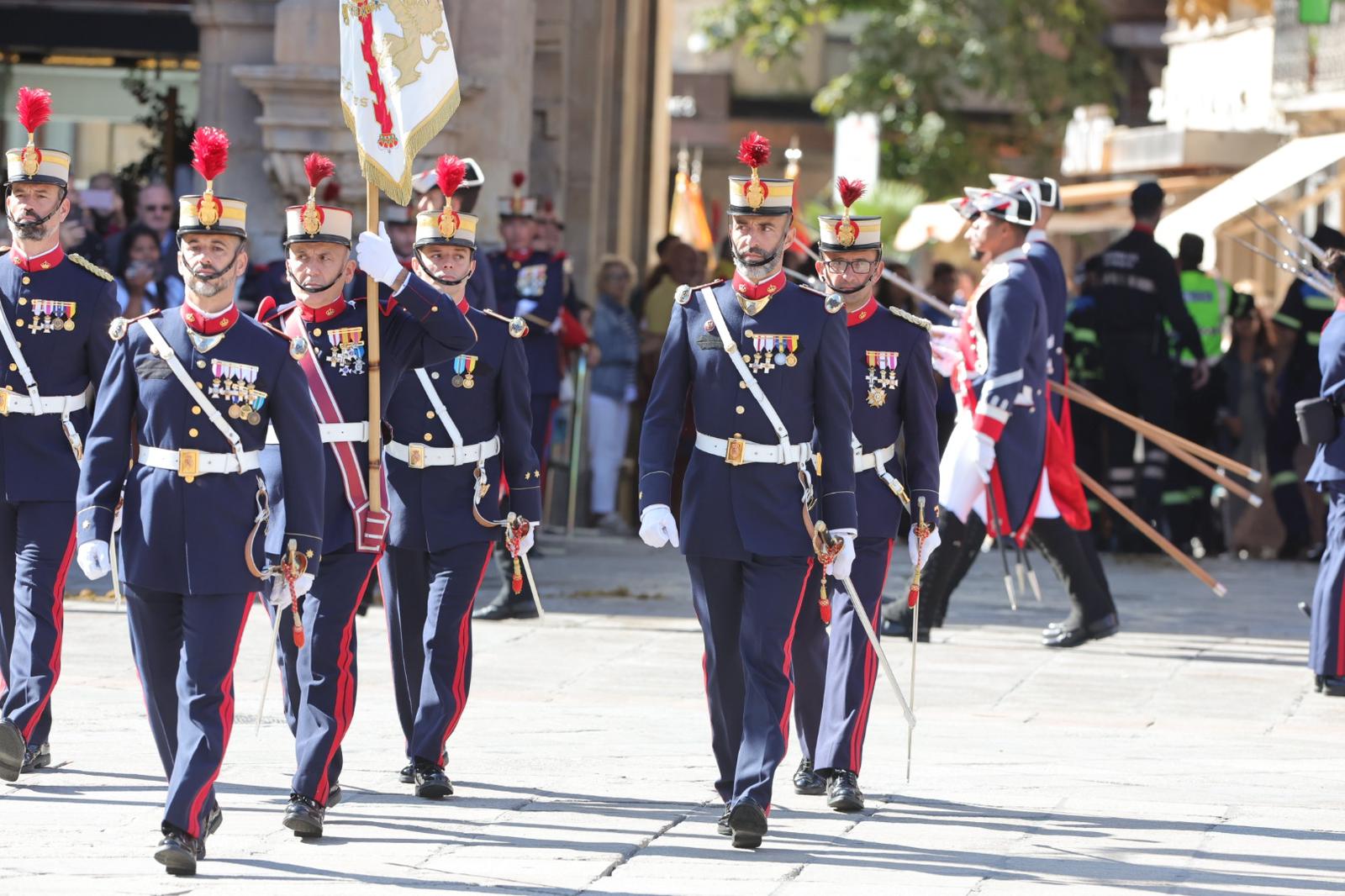 Solemne jura de bandera en la Plaza Mayor de Salamanca con la Guardia Real