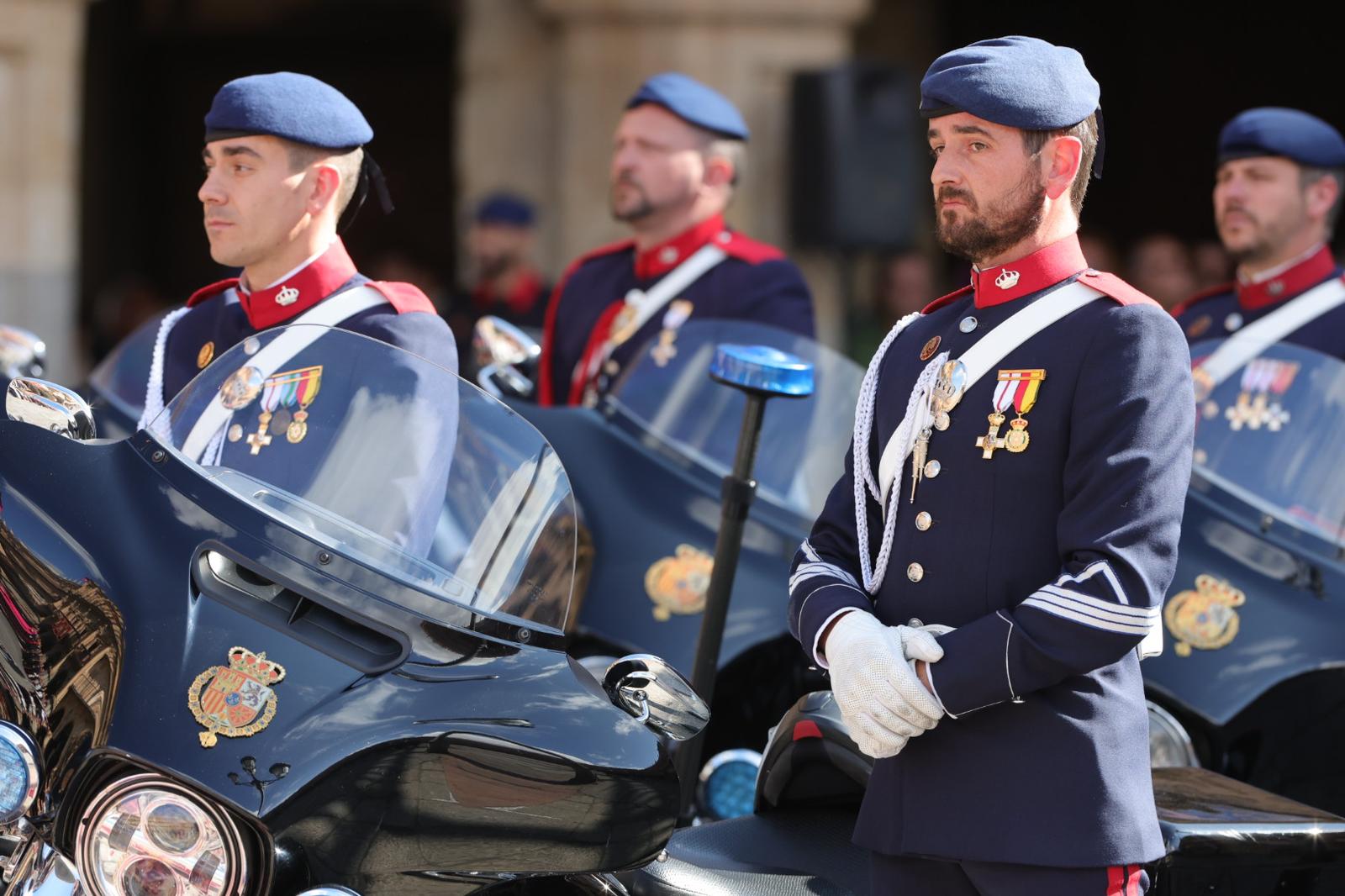 Solemne jura de bandera en la Plaza Mayor de Salamanca con la Guardia Real