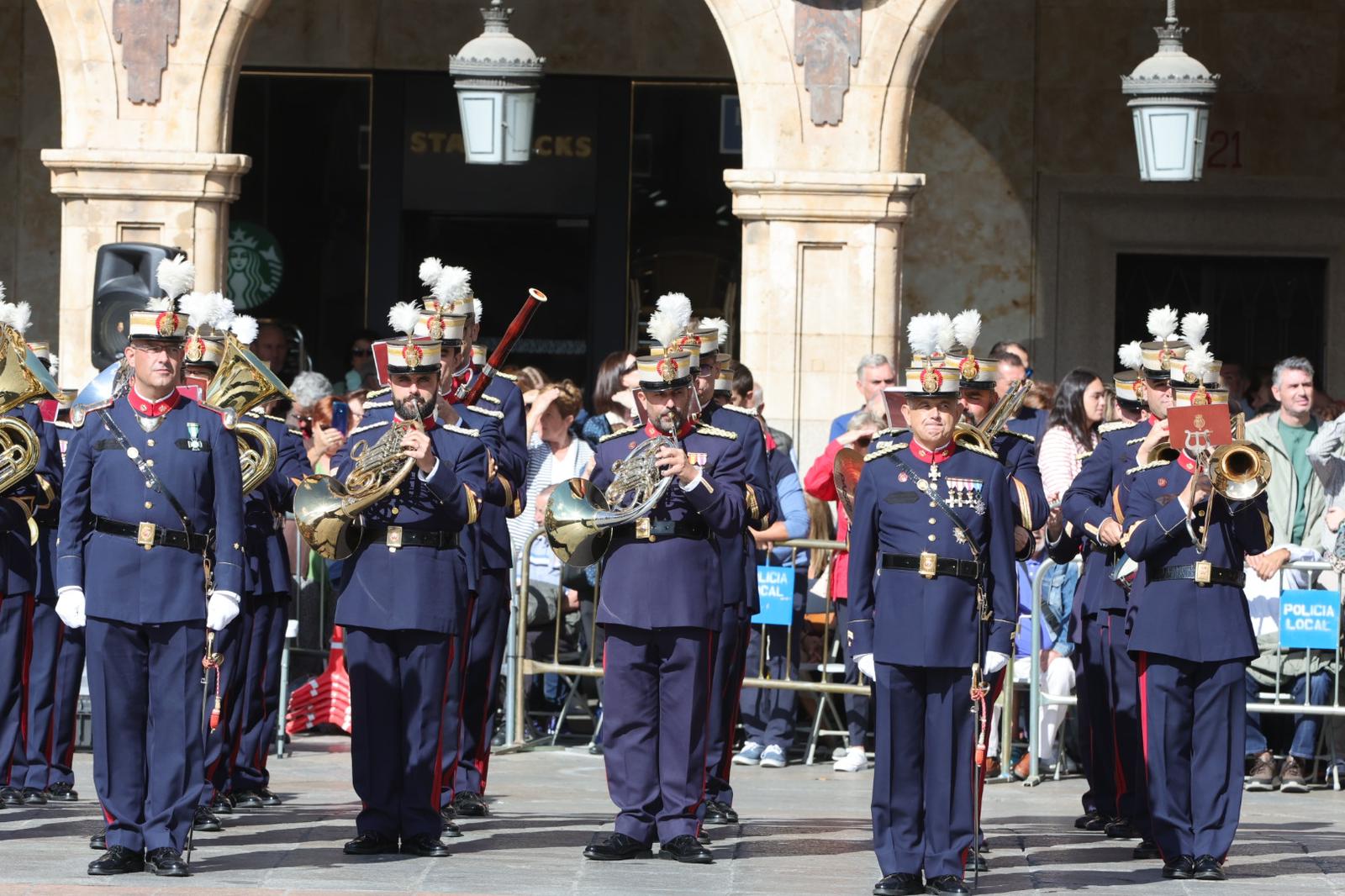 Solemne jura de bandera en la Plaza Mayor de Salamanca con la Guardia Real