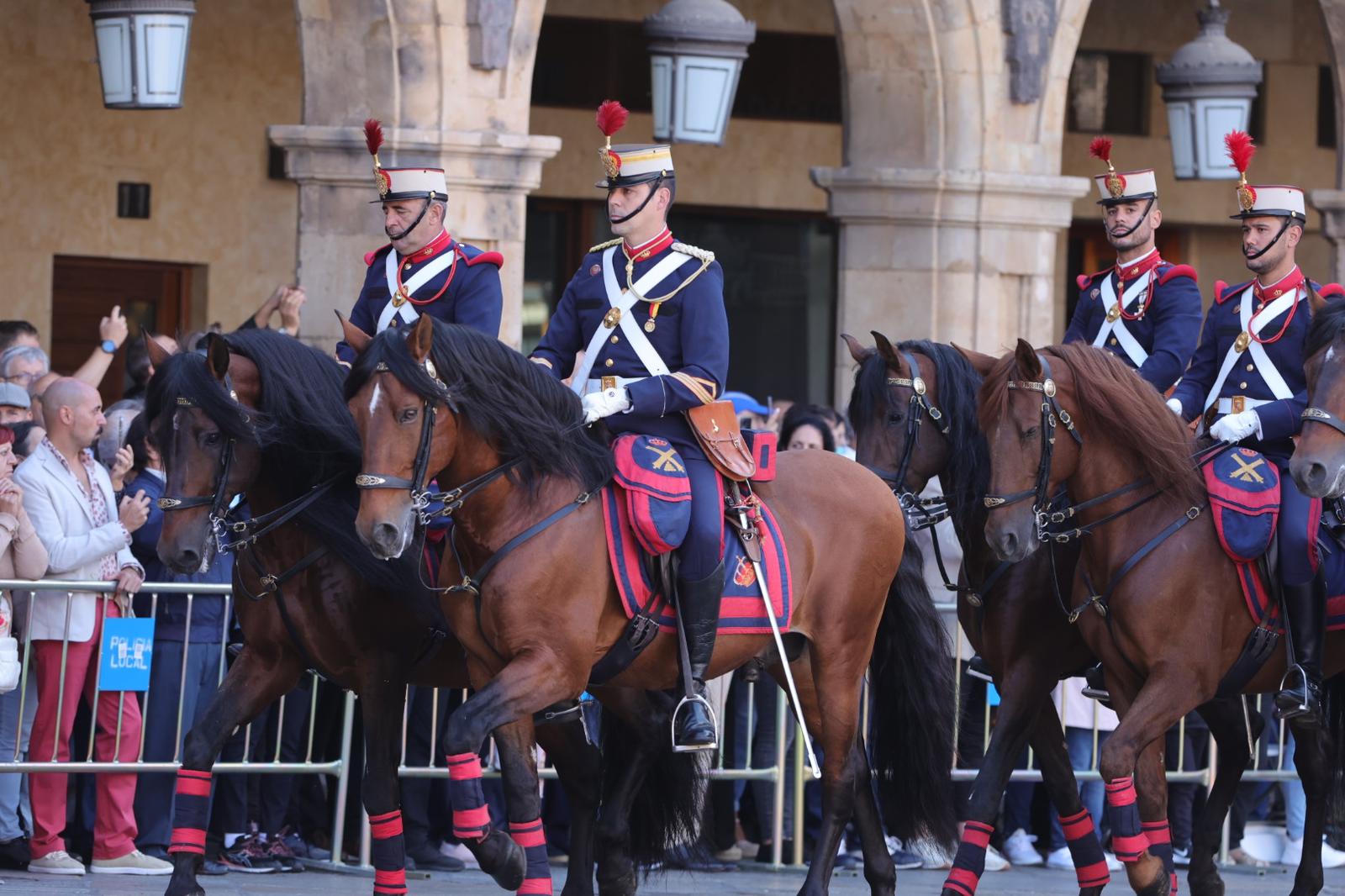 Solemne jura de bandera en la Plaza Mayor de Salamanca con la Guardia Real