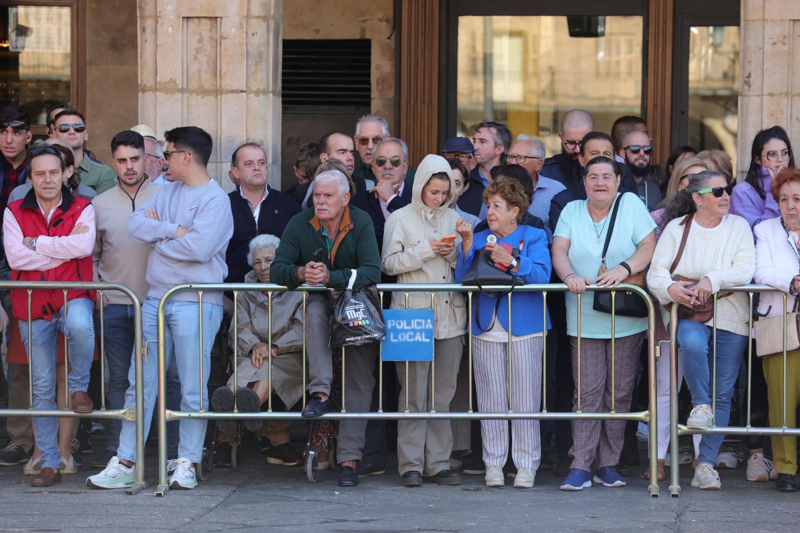 Solemne jura de bandera en la Plaza Mayor de Salamanca con la Guardia Real