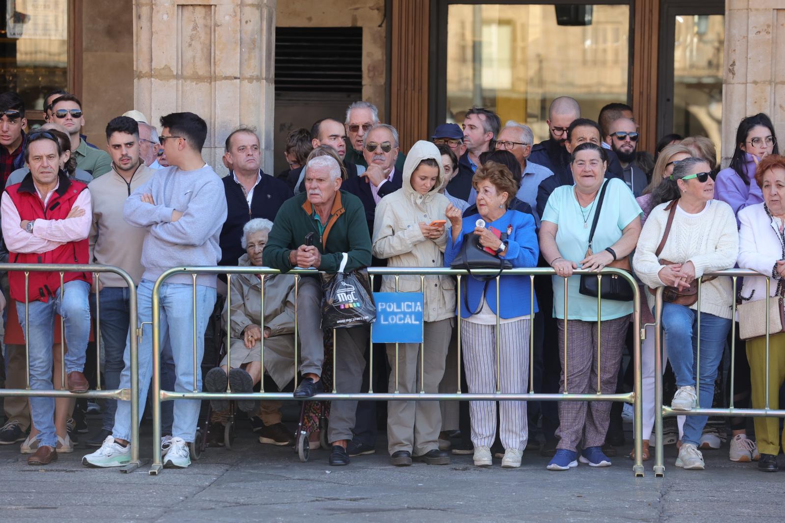Solemne jura de bandera en la Plaza Mayor de Salamanca con la Guardia Real