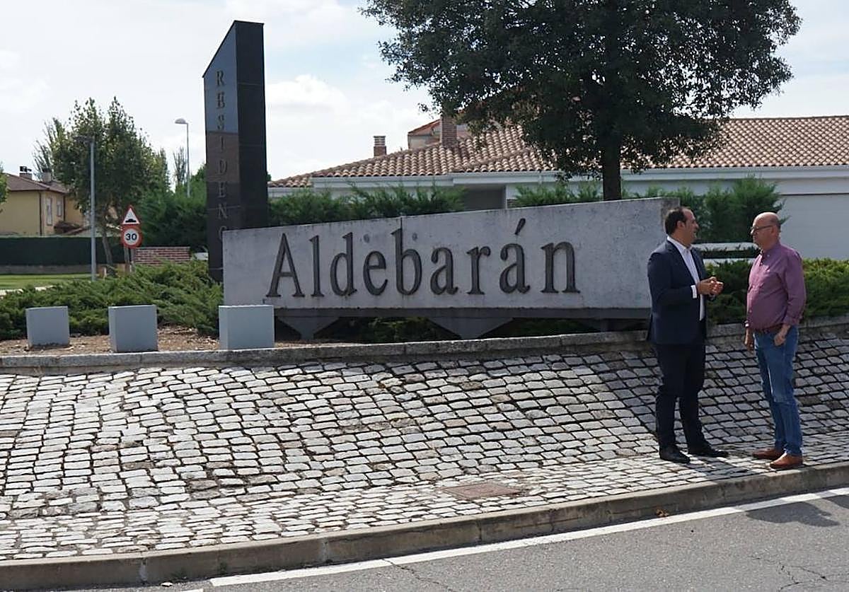 David Mingo, alcalde de Santa Marta, y Jesús Hernández, del proyecto global de control de tráfico y seguridad.