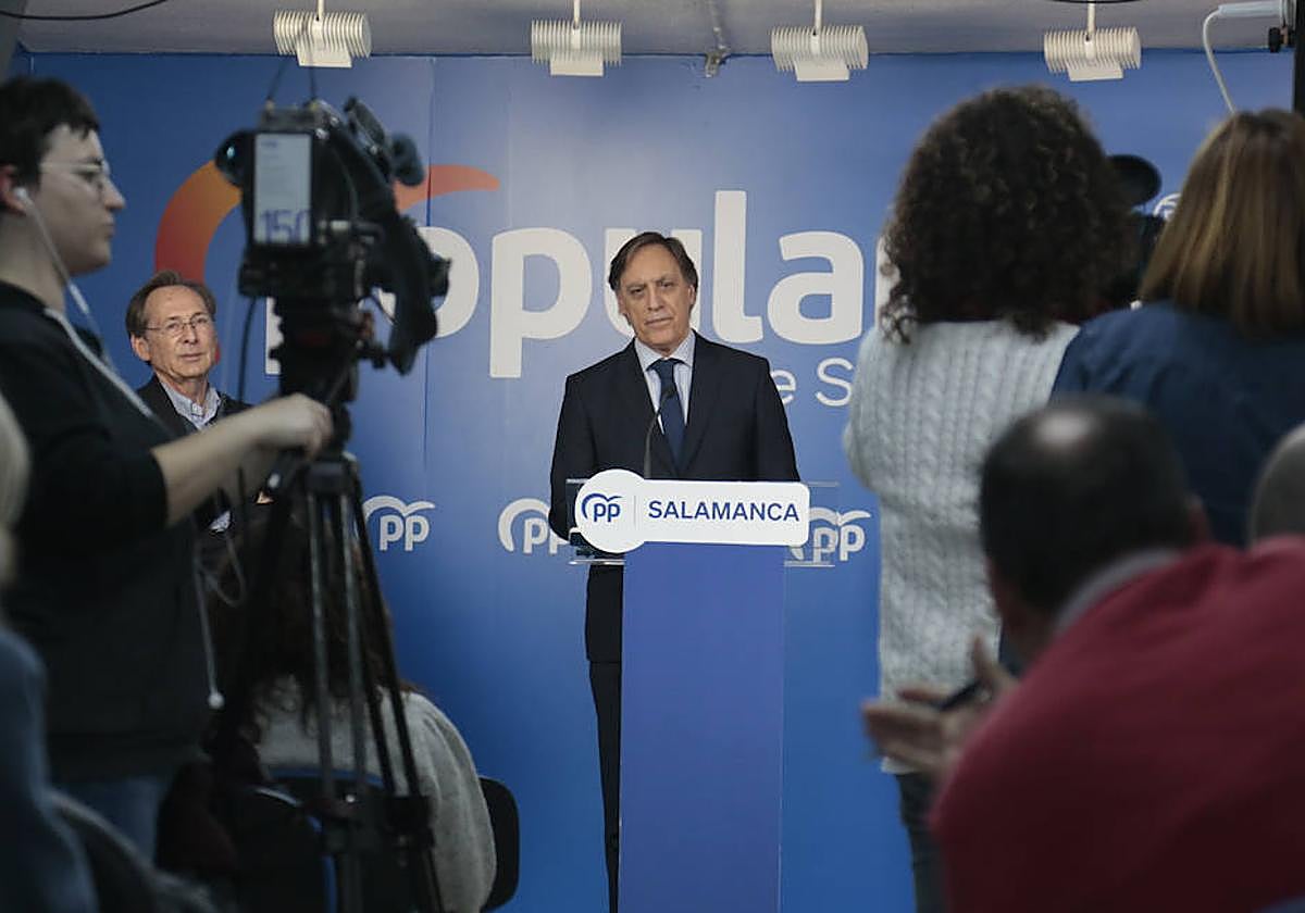 Imagen de archivo de Carlos García Carbayo en la sede del Partido Popular en Salamanca.