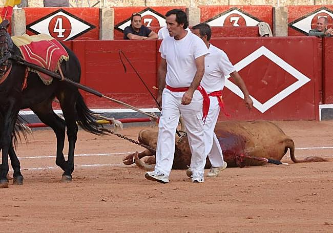 El ejemplar dio la vuelta al ruedo en su arrastre.