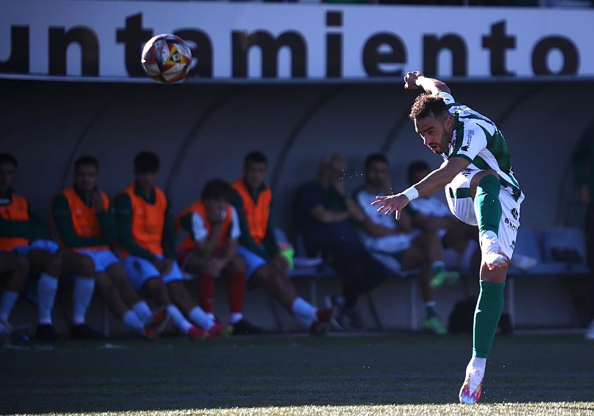 Momento del encuentro ante el Coruxo.