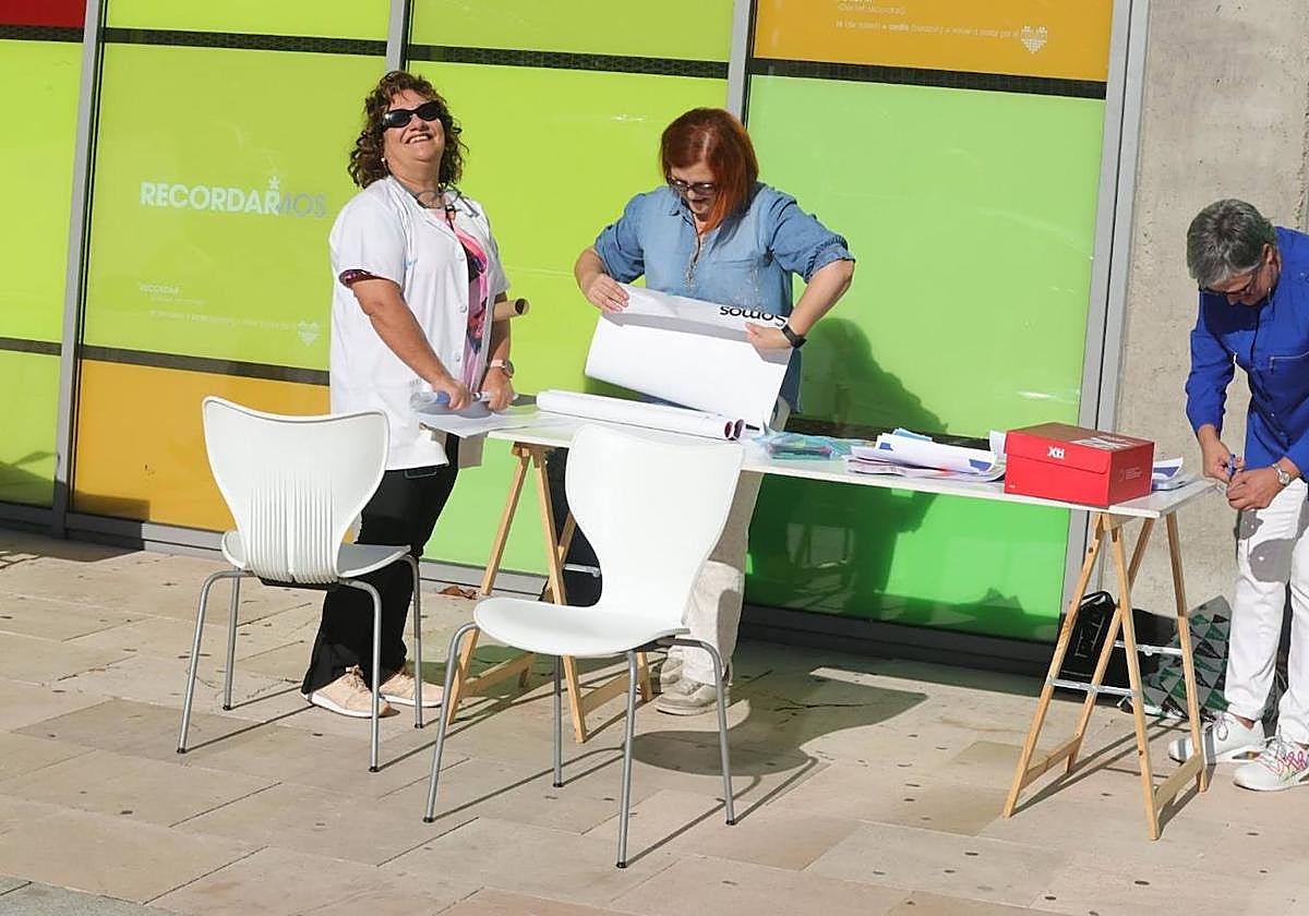 Participantes en la feria.