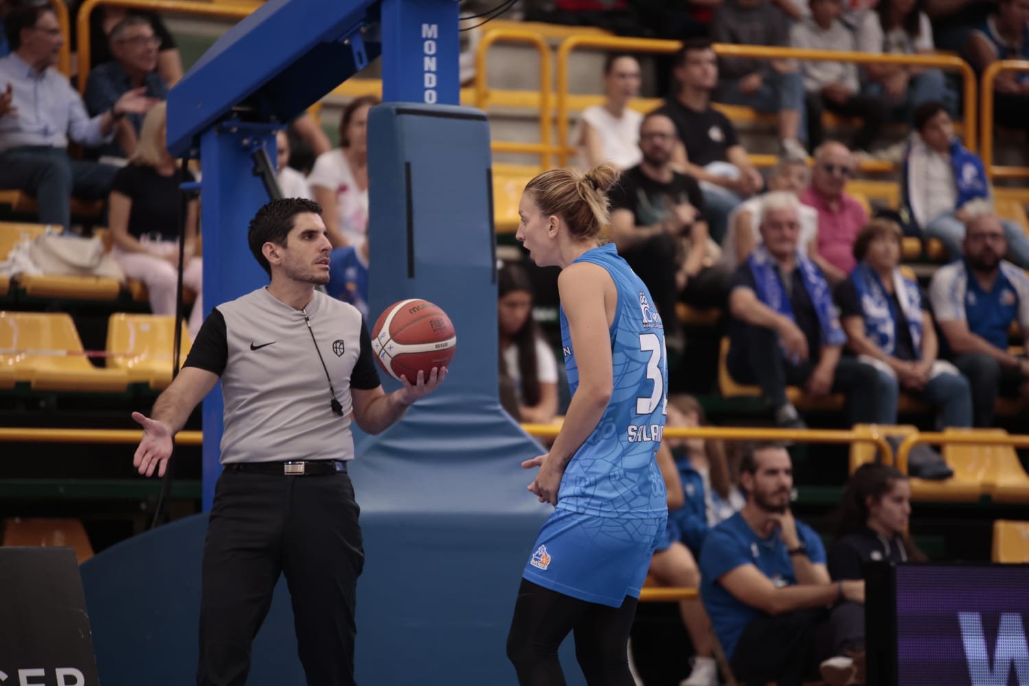 El debut de Avenida convence en la cancha y en la grada