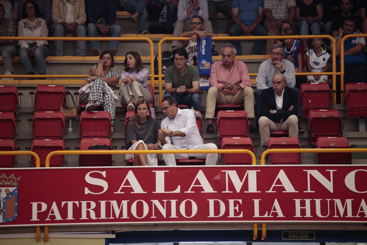 El debut de Avenida convence en la cancha y en la grada