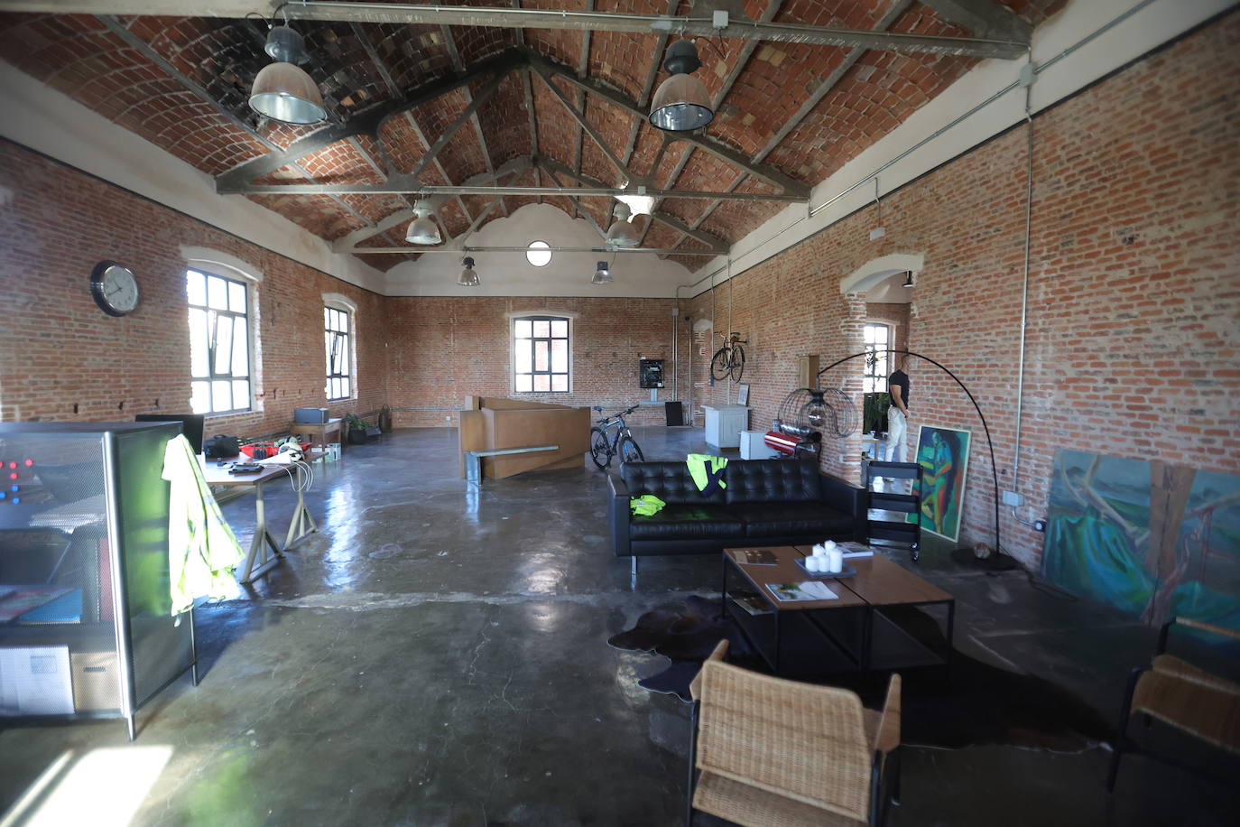 Imagen después - De laboratorio en la República a coworking, el cambio de una fábrica de Salamanca con historia