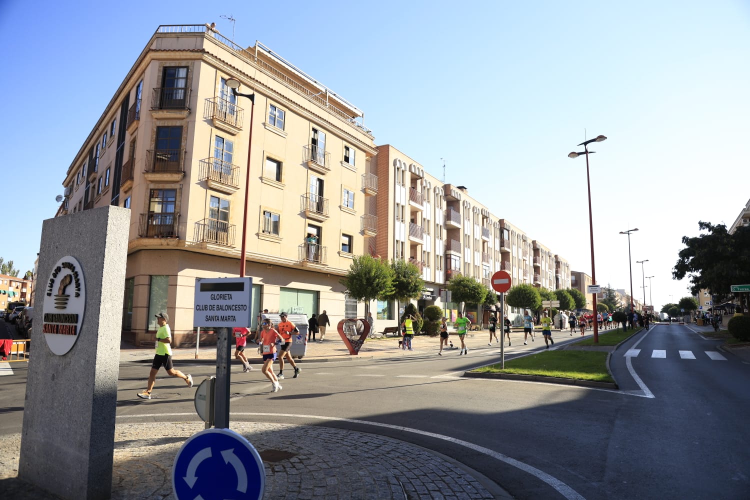 Adrián Moro y Verónica Sánchez, los más rápidos en la carrera de Santa Marta